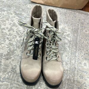 Brand new Sorel Joan of Arctic wedge boot